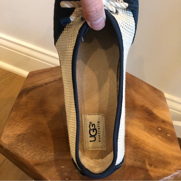 Ugg Navy and Ivory Slip On Flats - Size 9 - Picture 6 of 15